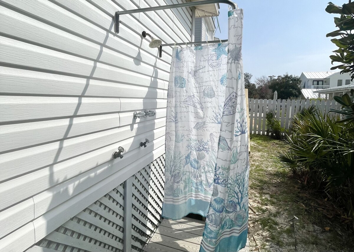 Photo 15 of ⭐️Crystal Beach House! 6 Min Walk To Beach; Best Location! Pool, Pet Friendly! ⭐️