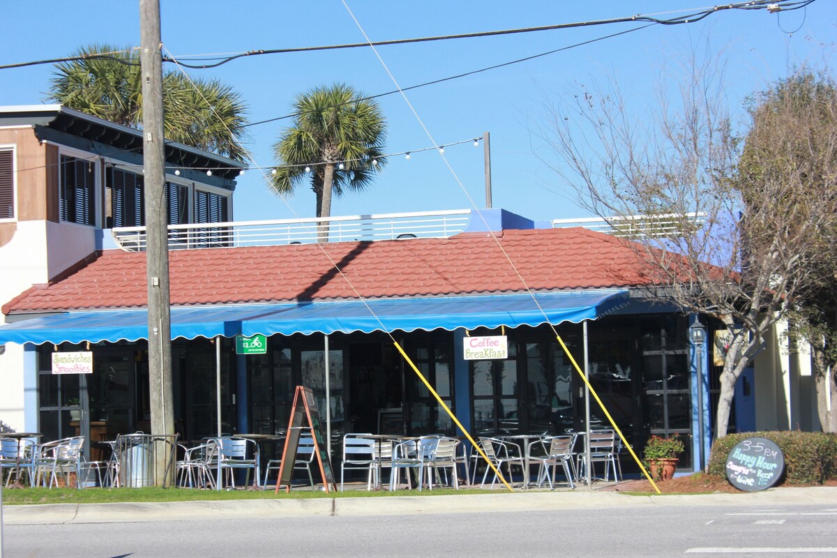 Photo 22 of ⭐️Crystal Beach House! 6 Min Walk To Beach; Best Location! Pool, Pet Friendly! ⭐️