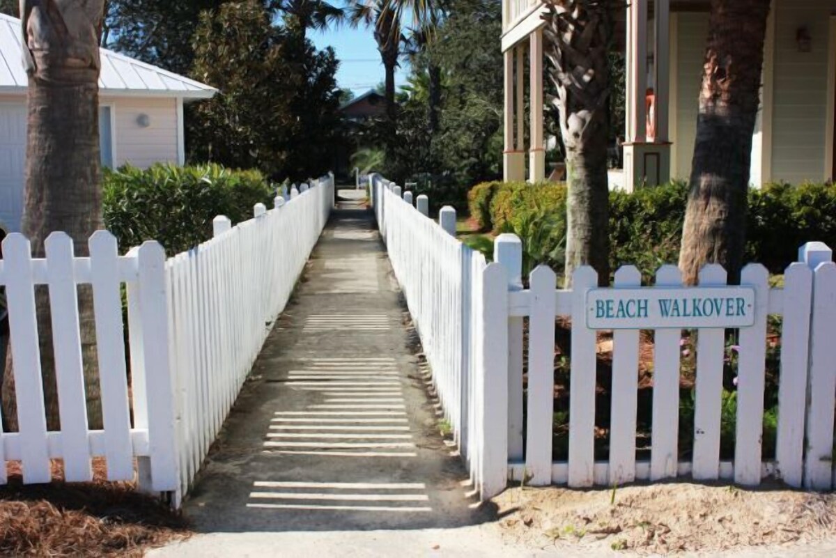 Photo 19 of ⭐️Crystal Beach House! 6 Min Walk To Beach; Best Location! Pool, Pet Friendly! ⭐️