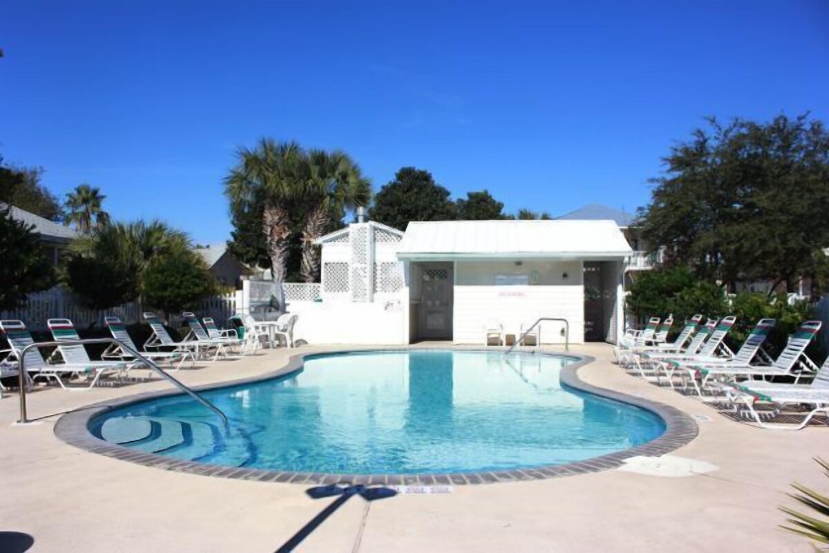 Photo 18 of ⭐️Crystal Beach House! 6 Min Walk To Beach; Best Location! Pool, Pet Friendly! ⭐️