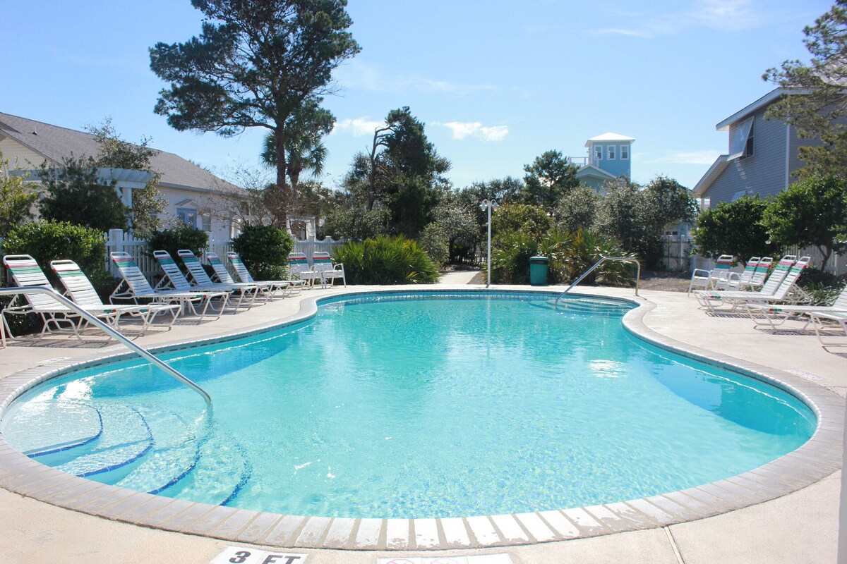 Photo 17 of ⭐️Crystal Beach House! 6 Min Walk To Beach; Best Location! Pool, Pet Friendly! ⭐️