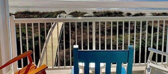 4 BR Top Floor Oceanfront Condo | Pet Friendly |  Pool | Free Wifi & Parking