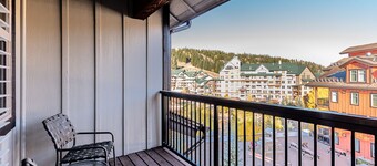 Top Floor Ski-In / Ski-Out 1 Bedroom Condo at the base of Winter Park Resort