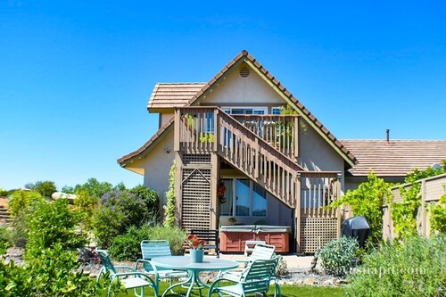 San Diego Country Barndominium, Mountain Views, Spa, Deck, & More.