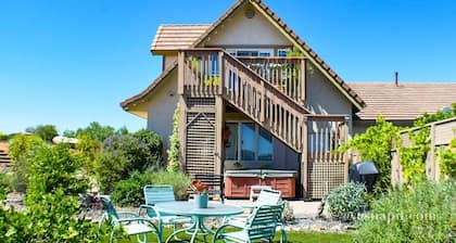 San Diego Country Barndominium, Mountain Views, Spa, Deck, & More.