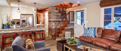 Televisión, chimenea, libros, estéreo