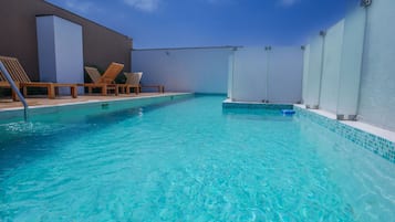 Outdoor pool, a heated pool