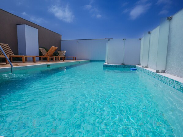 Outdoor pool, a heated pool