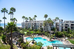 حمّام سباحة مُدفَّأ