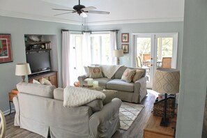 تلفزيون ذكي، مشغل دي في دي، كُتُب، مكتبة موسيقى