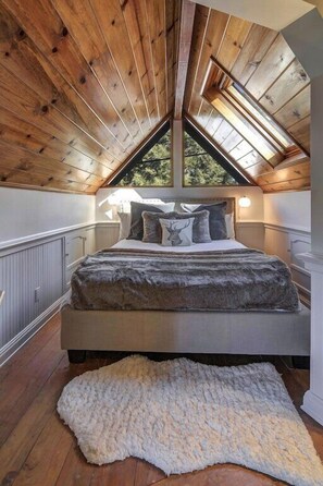 5 bedrooms, iron/ironing board, WiFi, bed sheets