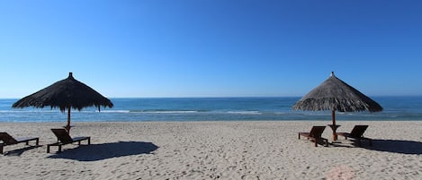 På stranden