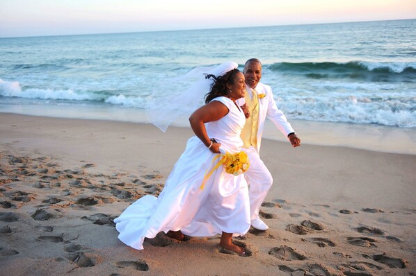 Beach - Best Value in Naples!!! Spotless Luxury 4 Bdrm Heated Pool Walk Bike To Beach (Naples)