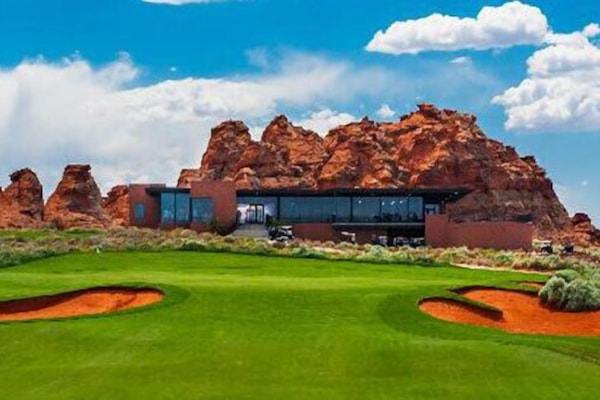 Sand Hollow Golf Course 5 minutes or 1 mile from home