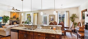 Elegant and spacious home perfectly located to National Parks and more 