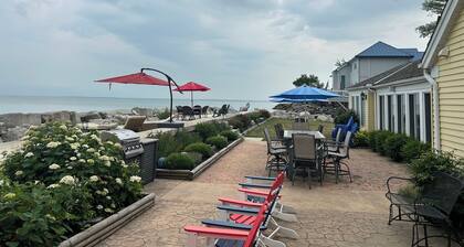 "SHELLSEEKER" 4 BED LAKEFRONT PRIVATE BEACH SLEEPS 14 plus