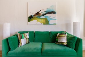 Smart TV - Sunny, Modern Apartment in Vibrant Downtown Asheville King/Double 2BD/1 BA (Asheville)
