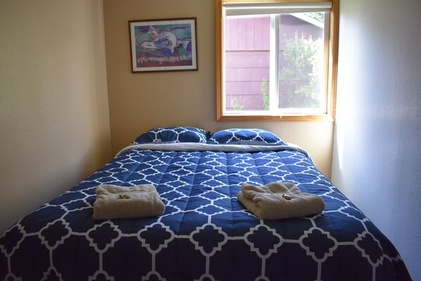 2 bedrooms, iron/ironing board, WiFi, bed sheets