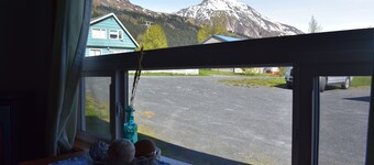 1 Block From The Beach!