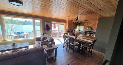 Uunijärven loma-asunto lähellä Superior-järveä.