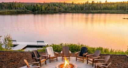 Lakehouse near Pictured Rocks, with Hot Tub, walking distance to Casino & Bars!