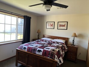 5 habitaciones, tabla de planchar con plancha, wifi y ropa de cama 