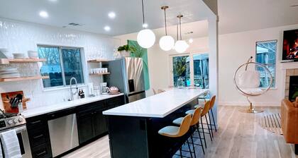 Emerald House - striking, remodel in tranquil, central neighborhood