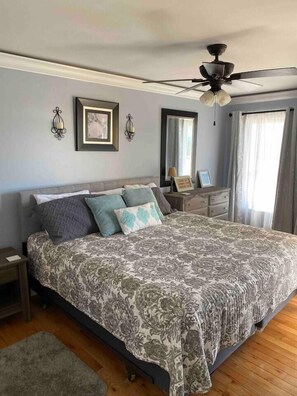 2 bedrooms, desk, iron/ironing board, free WiFi