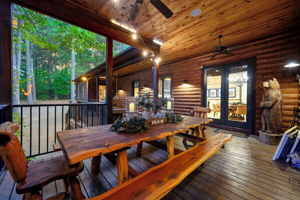 Outdoor dining