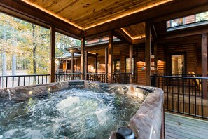 Outdoor spa tub - Call It A Day- Brand NEW Pickleball Sport Court! Pool Table, Shuffleboard (Broken Bow)