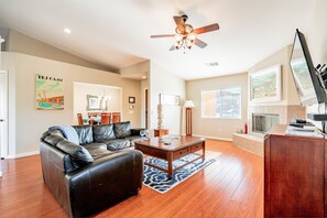 TV connectée, cheminée, jeux vidéo, médiathèque