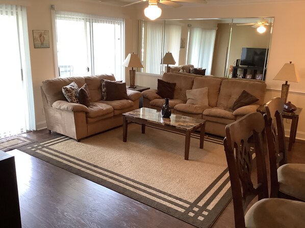 Smart TV, Netflix, servicios de streaming y estéreo 