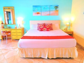 1 Schlafzimmer, Zimmersafe, Schreibtisch, Bügeleisen/Bügelbrett
