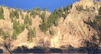 Missouri Riverfront Bungalow Near Craig MT.