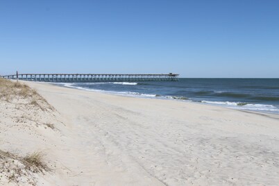 Immaculate Luxury Ocean View 6BR 4.5BA House with Pool and Elevator