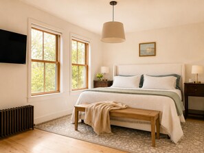 6 bedrooms, desk, iron/ironing board, free WiFi - 4 Story Home on Walkable Queen Anne-Sleeps 23, Game Room, MIL Apt - 5 Mins 2 DT! (Seattle)