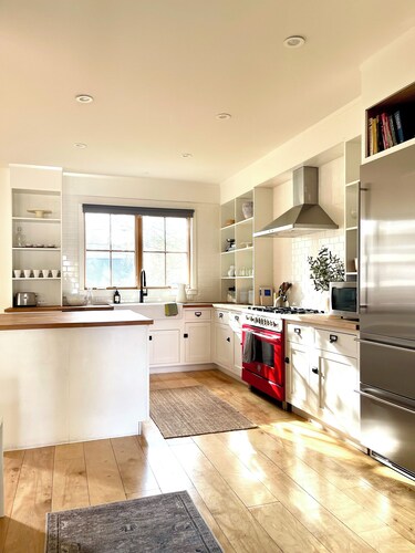 4K SF 6 hab. Moderna casa de campo en LA MEJOR ubicación transitable. Perfecto para grupos!