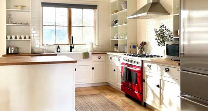 4,000 Sq Ft, 6 Bdrm Home Yard + Game Rm in Seattle's BEST location-5 Mins to DT