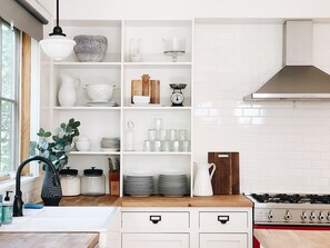 冰箱、微波炉、烤箱、炉灶