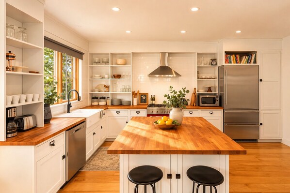 Fridge, microwave, oven, stovetop