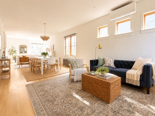 4 Story Home on Walkable Queen Anne-Sleeps 23, Game Room, MIL Apt - 5 Mins 2 DT!