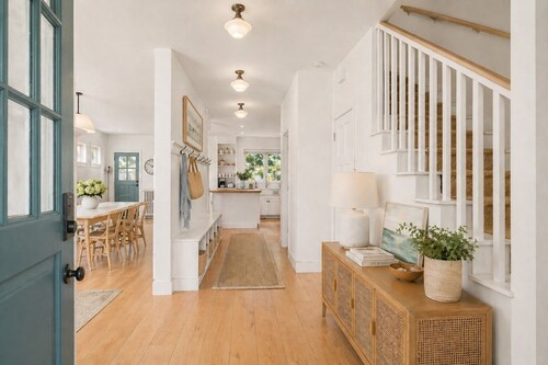 4 Story Home on Walkable Queen Anne-Sleeps 23, Game Room, MIL Apt - 5 Mins 2 DT!