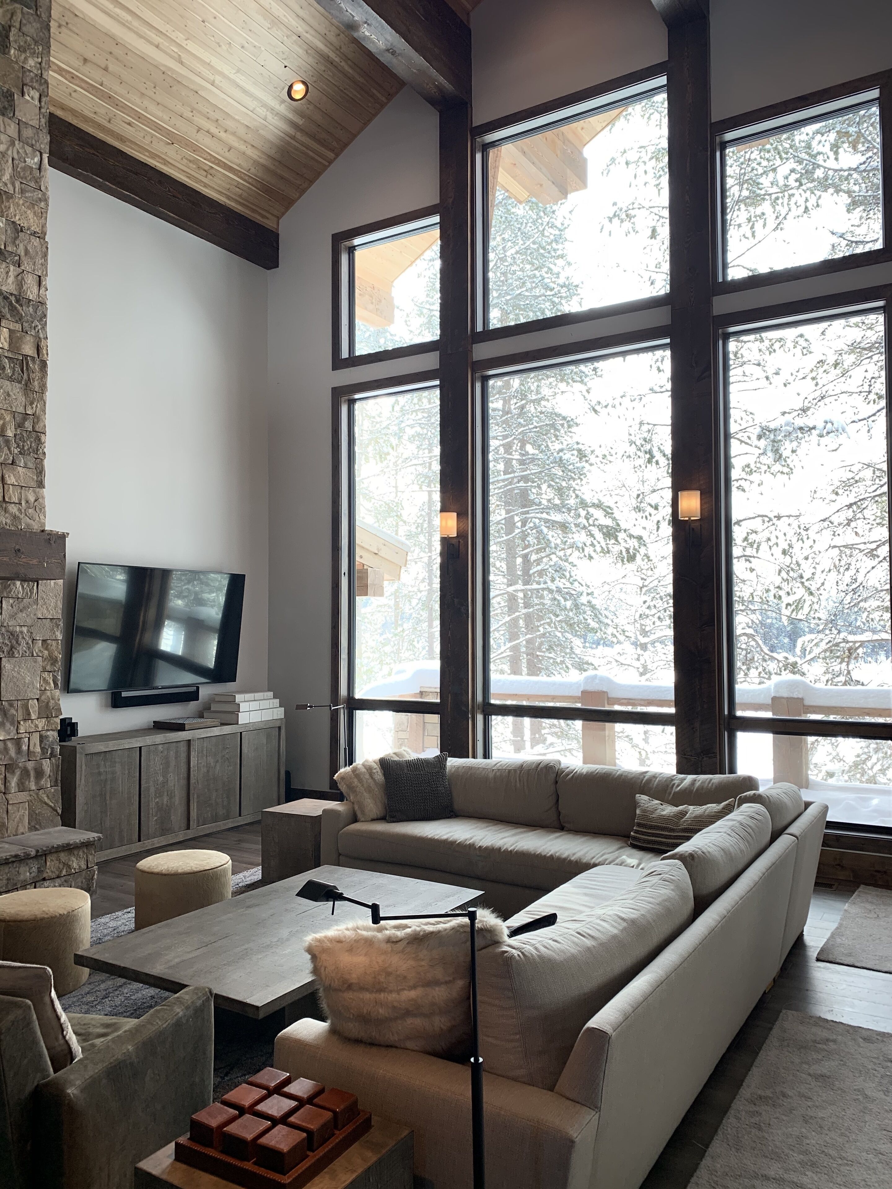 Smart TV, fireplace, DVD player, foosball