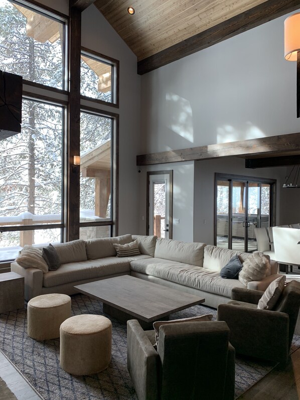 Smart TV, fireplace, DVD player, table football