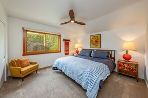 3 quartos, berço de viagem, Wi-Fi de cortesia, roupa de cama