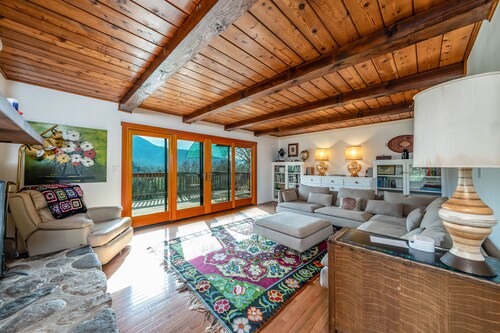 2 Living Rooms! One for adults and one for the children!