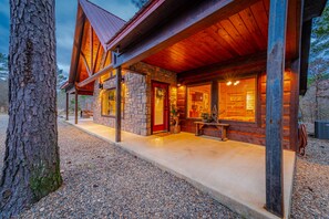 Exterior - Family Time, Hot Tub, Play set, Fireplace, Outdoor Fire pit! Great for Families! (Broken Bow)