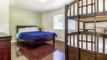 4 bedrooms, desk, iron/ironing board, travel cot