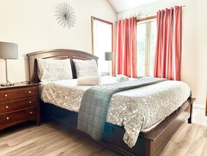 2 chambres, bureau, fer et planche à repasser, lit parapluie