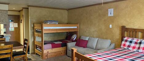 Fer et planche à repasser, Wi-Fi gratuit, draps fournis